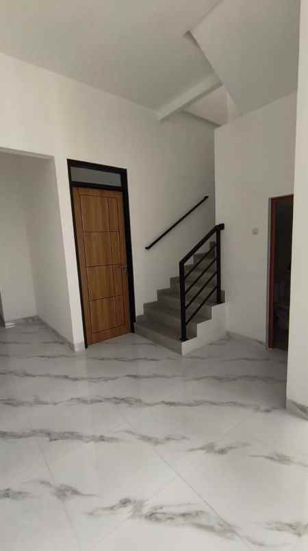 rumah tenggilis surabaya strategis