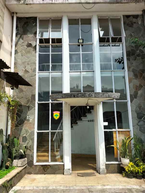 rumah tua di ir h juanda dago bandung