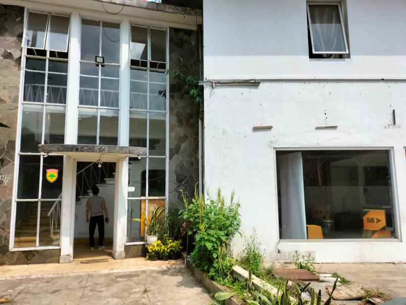 rumah tua di ir h juanda dago bandung