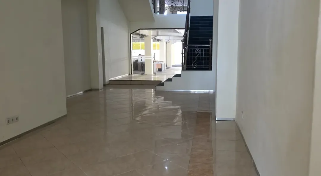 rumah usaha raya darmo sebelah kcu bca super strategis