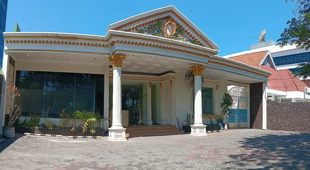 rumah usaha raya darmo sebelah kcu bca super strategis