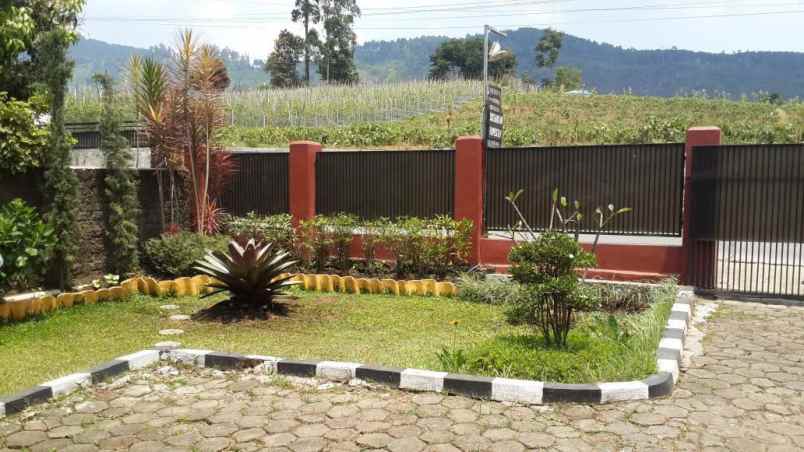 rumah villa dekat maribaya lembang bandung