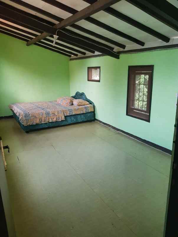 rumah villa istana bunga cisarua dekat wisata lembang