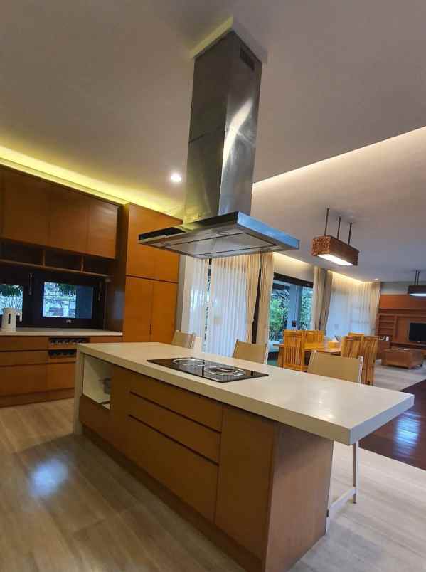 rumah villa mewah fully furnished dago resort pakar