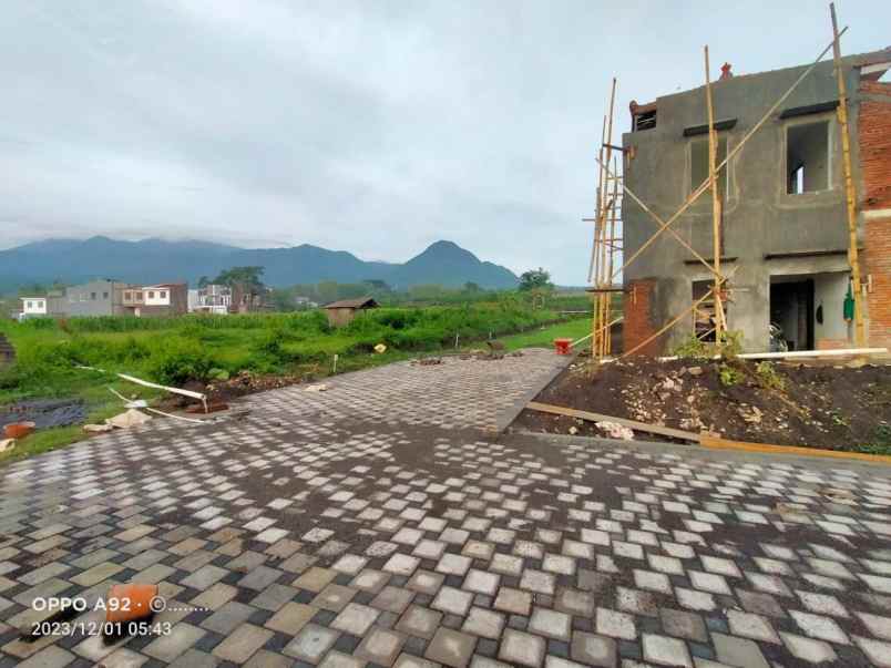 rumah villa modern minimalis kota batu