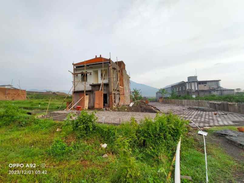 rumah villa modern minimalis kota batu