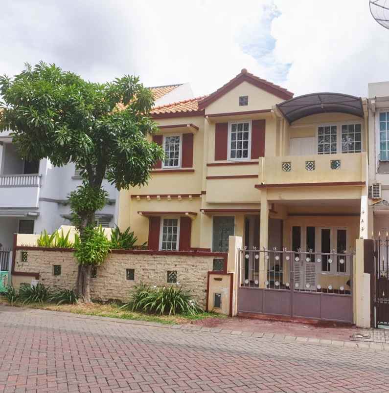 rumah villa sentra raya citraland surabaya