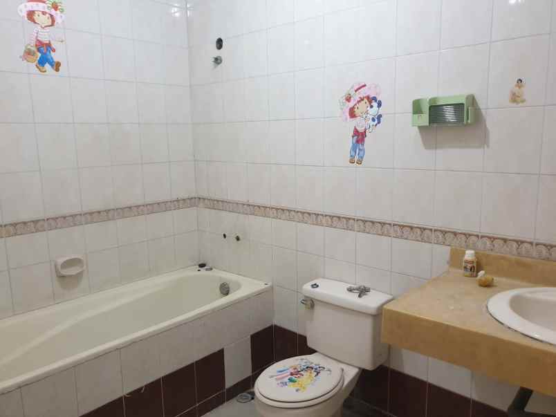 rumah villa sentra raya citraland surabaya