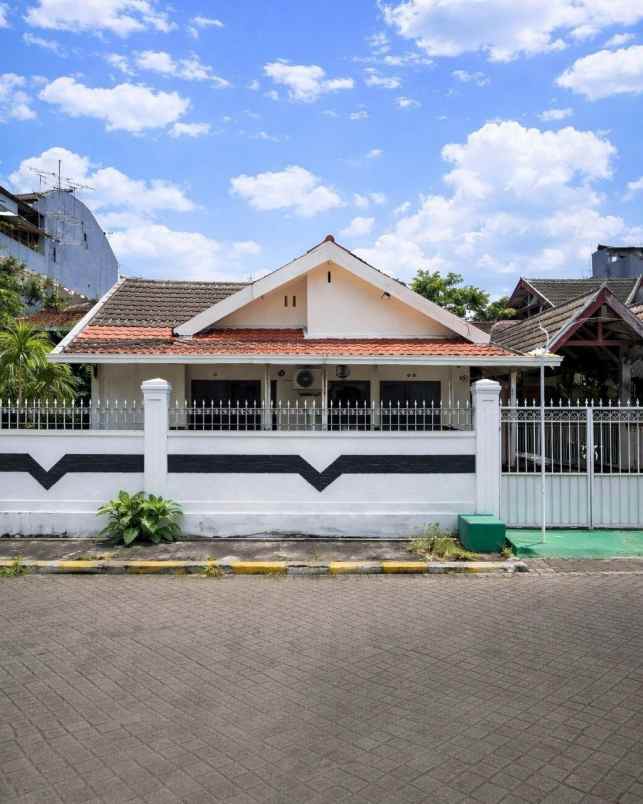 rumah wisma permai strategis row jalan 2 5 mobil