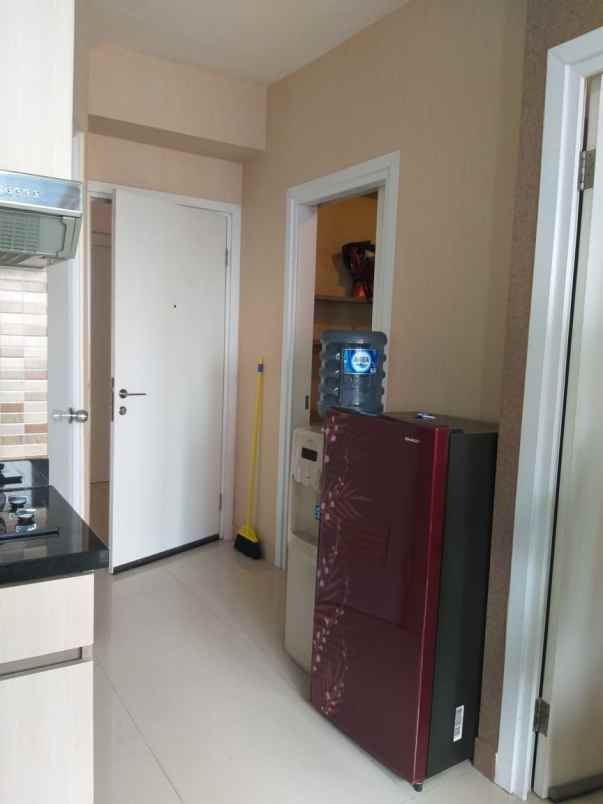 sewa apartemen 2 kamar furnish di green pramuka city