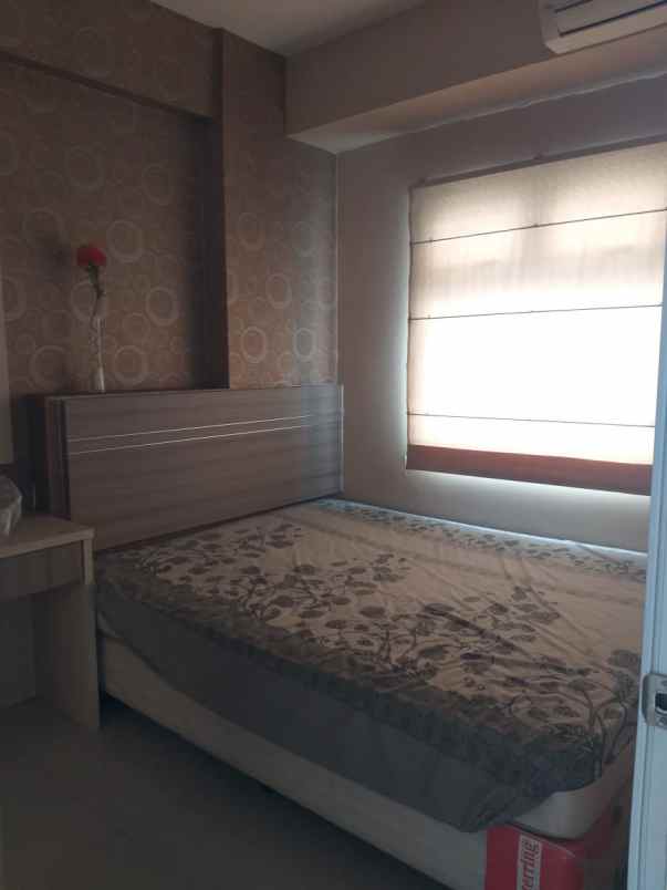 sewa apartemen 2 kamar furnish di green pramuka city