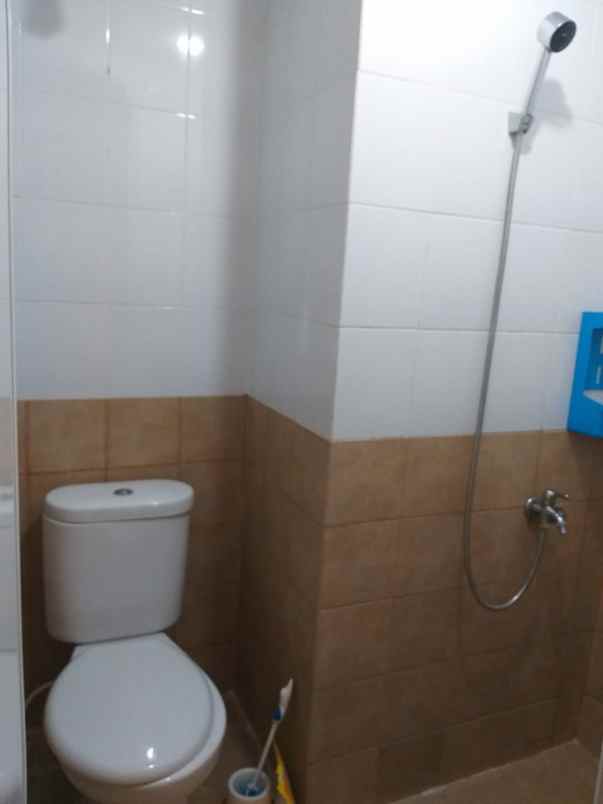 sewa apartemen 2 kamar furnish di green pramuka city