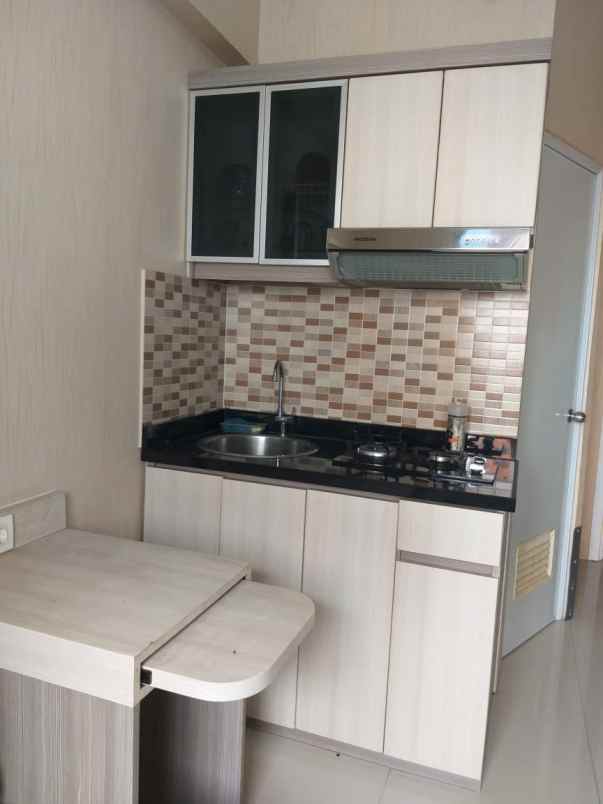 sewa apartemen 2 kamar furnish di green pramuka city