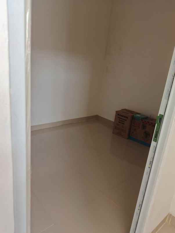 take over rumah siap huni harga nego dekat stasiun
