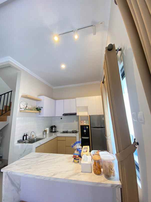 tugu cimanggis rumah mewah strategis harga nego