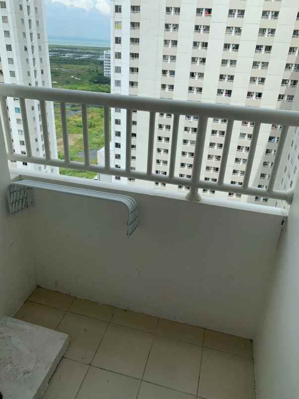 yale tipe studio furnish view pool nego lantai 22