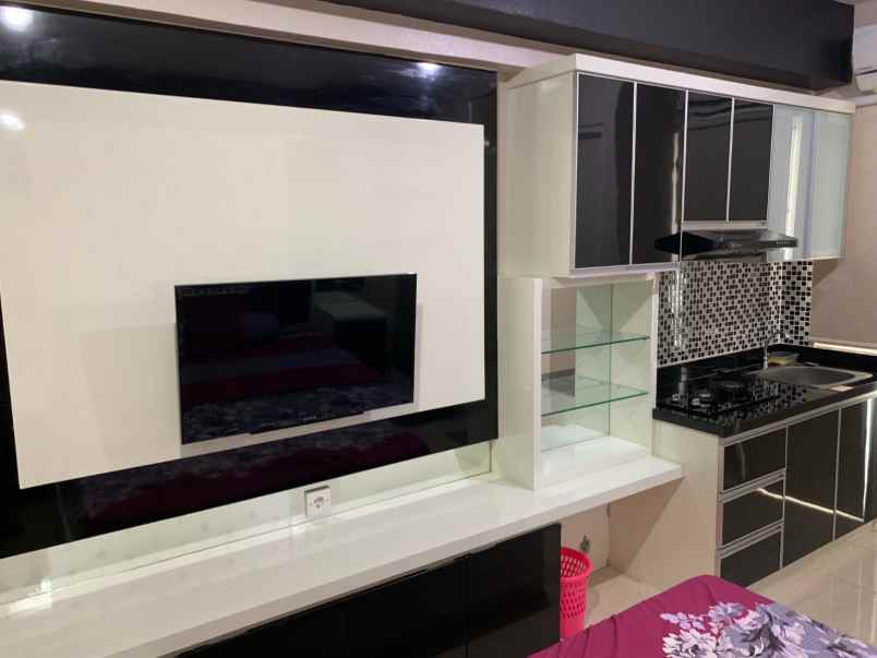 yale tipe studio furnish view pool nego lantai 22