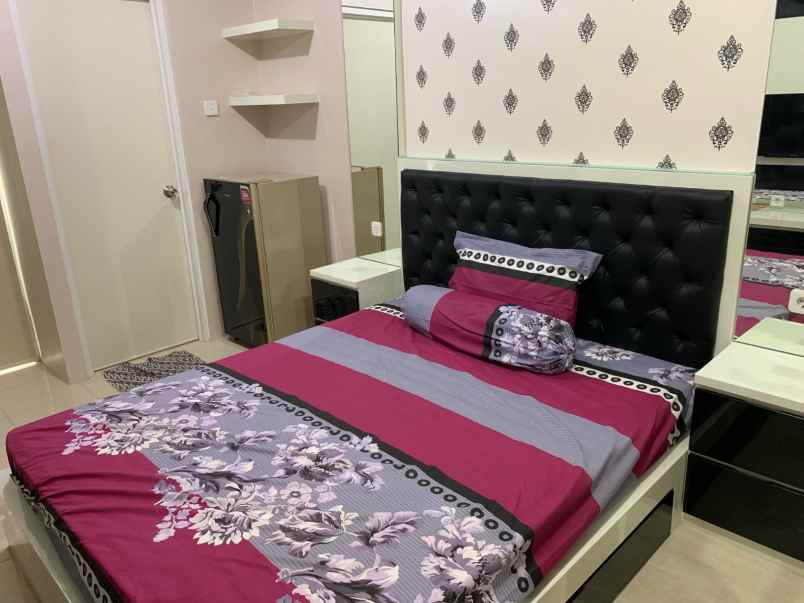 yale tipe studio furnish view pool nego lantai 22