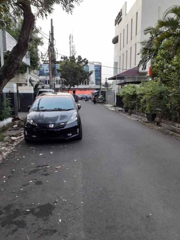 di radio dalam ada rumah lama yang cocok untuk usaha