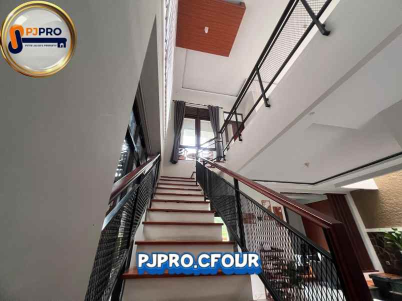 dijual cepat villa dengan view cantik asri di cipanas