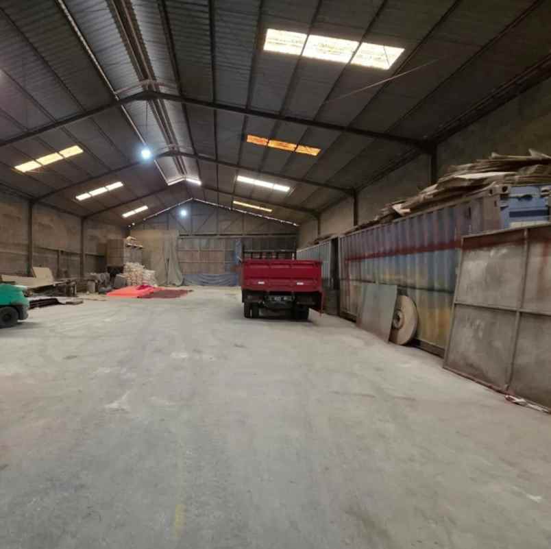 dijual disewakan gudang di raya tanjungsari