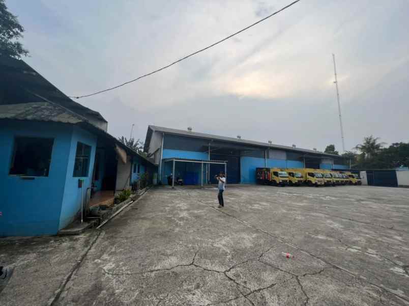 dijual gudang di jalan raya tapos kota depok strategis