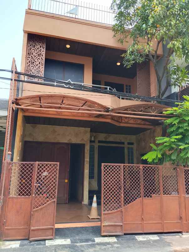 dijual kost cluster alamanda grand