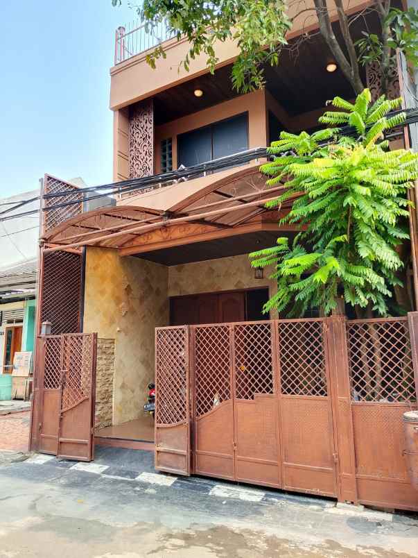 dijual kost cluster alamanda grand