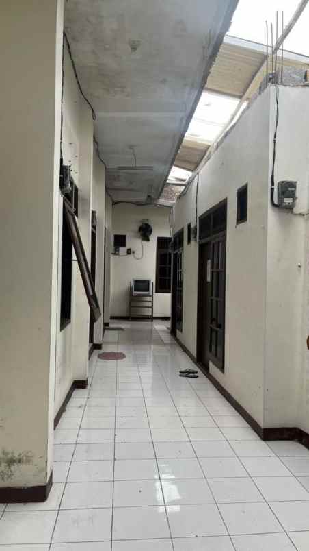 dijual kost jl karet pondok cina kec