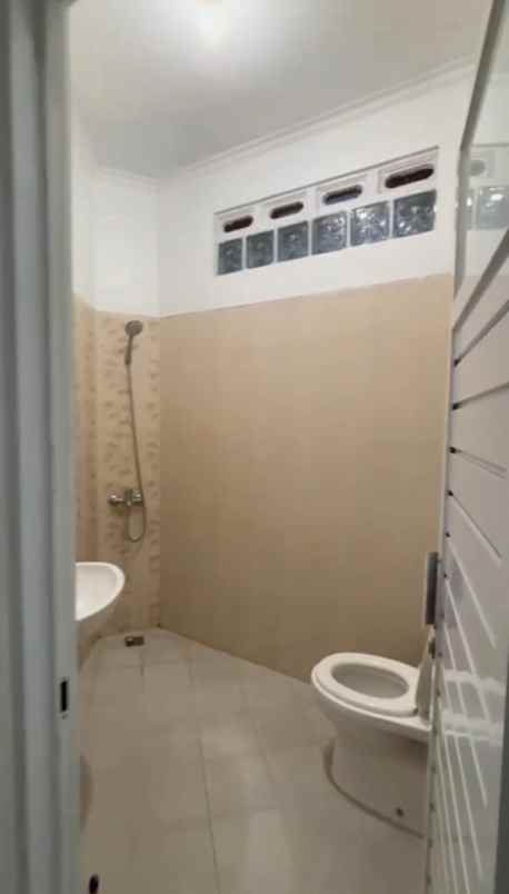 dijual kost jl sukabirus