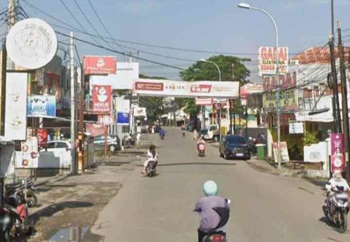 dijual ruko 4 lantai lokasi strategis