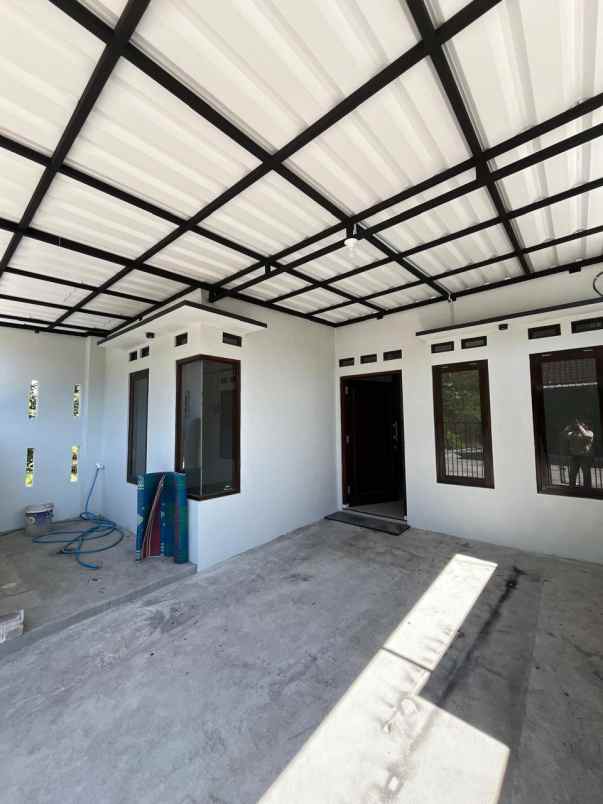 dijual rumah 2 km ringroad