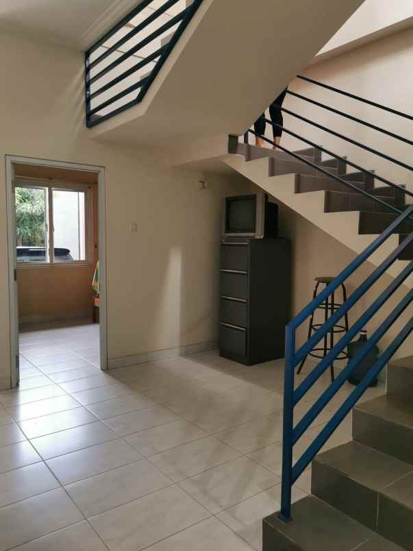 dijual rumah 2 lantai di kemang pratama 2 bekasi