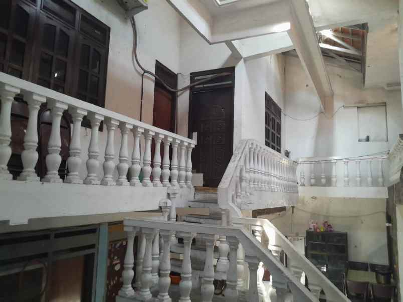 dijual rumah 2 lantai ketintang selatan surabaya
