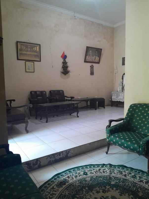 dijual rumah 2 lantai ketintang selatan surabaya