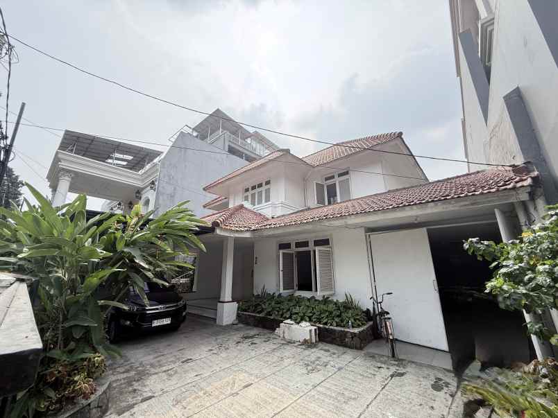 dijual rumah ada kolam renang di menteng jakarta pusat