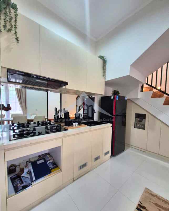 dijual rumah american classic di beji depok