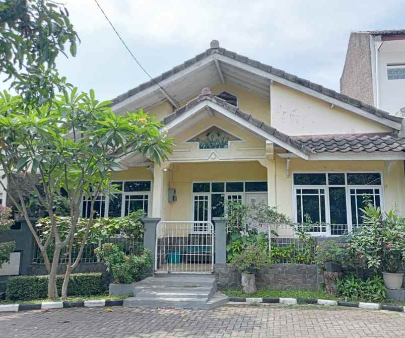 dijual rumah arcamanik