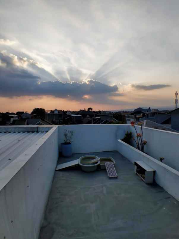 dijual rumah arcamanik