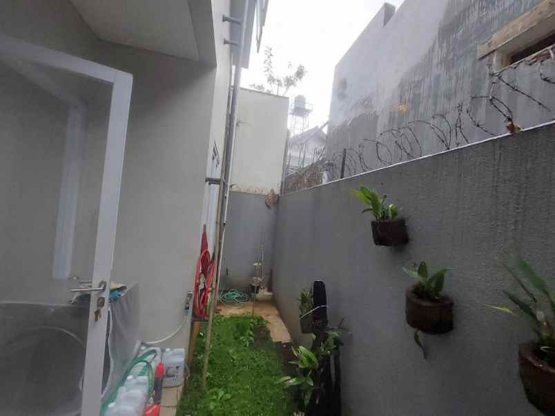 dijual rumah awiligar