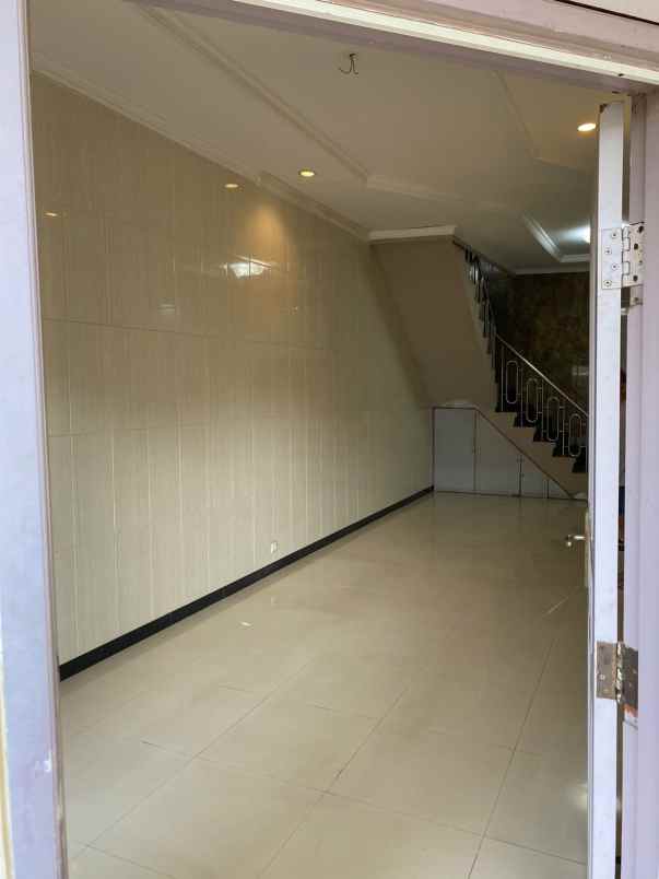 dijual rumah babatan pantai