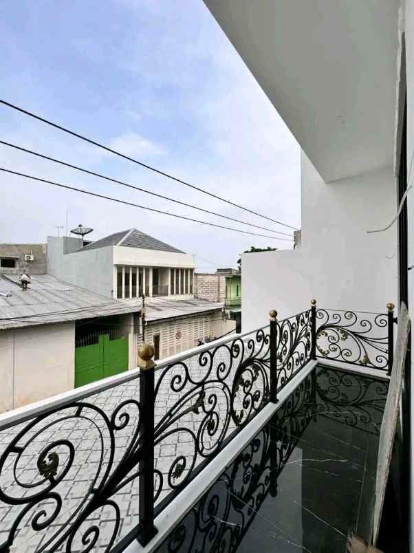 dijual rumah babatan pantai