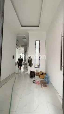 dijual rumah babatan pantai
