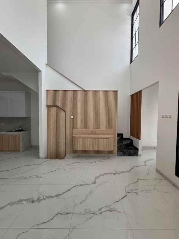 dijual rumah baru design classic modern siap huni