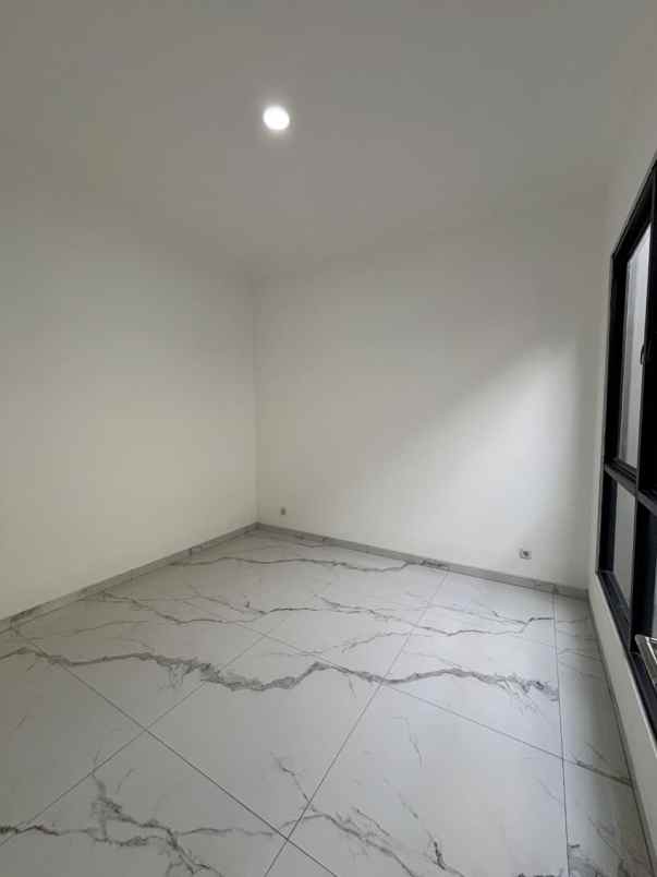dijual rumah baru design classic modern siap huni