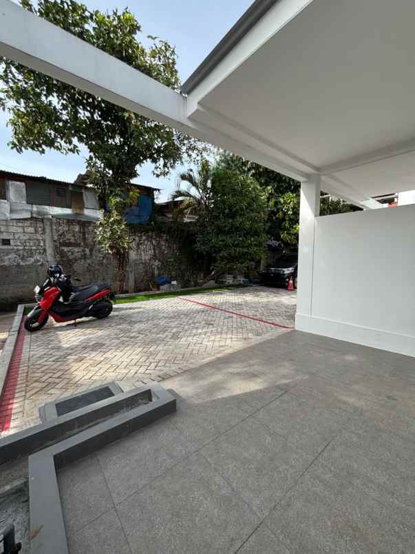 dijual rumah baru design classic modern siap huni