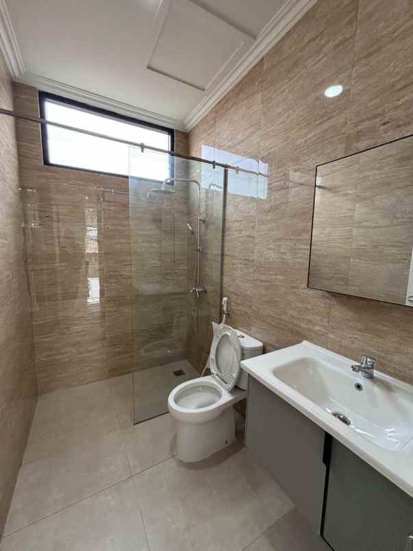 dijual rumah baru design classic modern siap huni