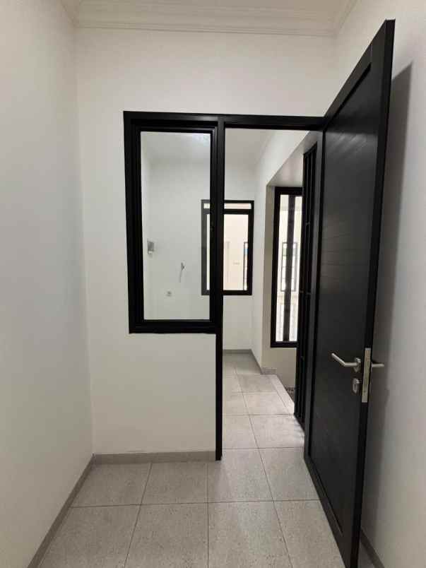 dijual rumah baru design classic modern siap huni