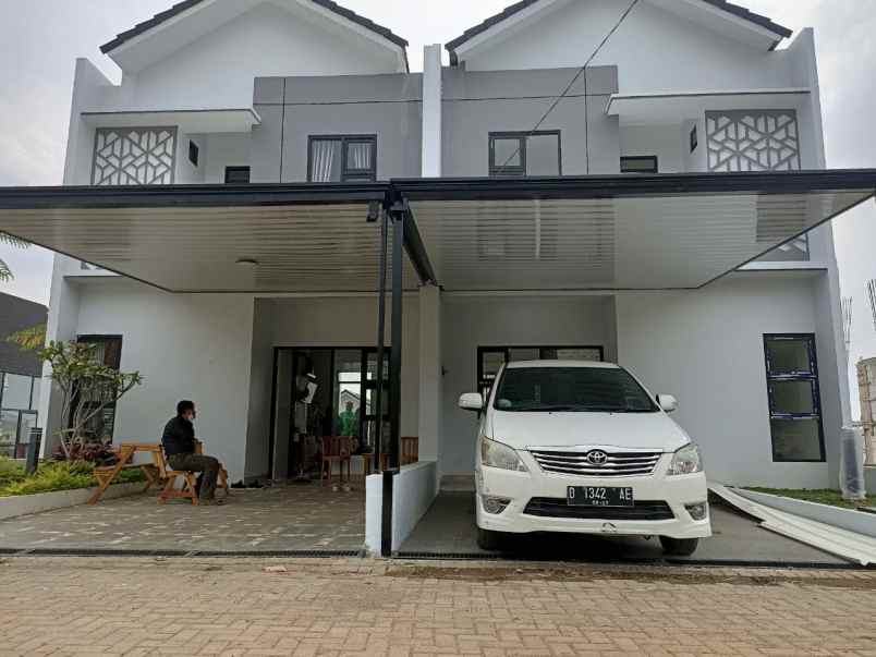 dijual rumah botanical view residence