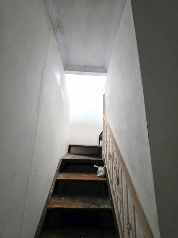 dijual rumah boulevard hijau regency